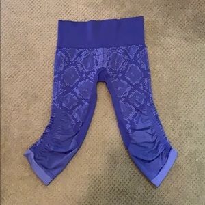 Blue lulu lemon cropped leggings